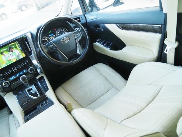 TOYOTA VELLFIRE HYBRID EXECUTIVE LOUNGE Z