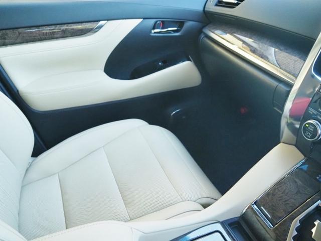 TOYOTA VELLFIRE HYBRID EXECUTIVE LOUNGE Z