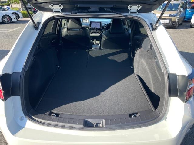TOYOTA COROLLA TOURING HYBRID WxB