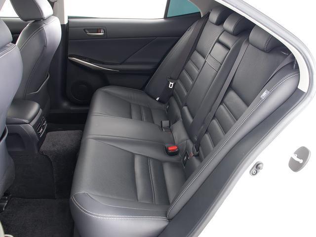 LEXUS IS IS300H VERSION L