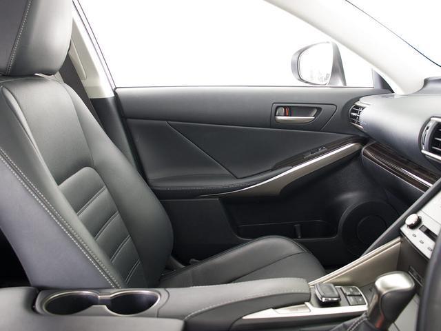 LEXUS IS IS300H VERSION L