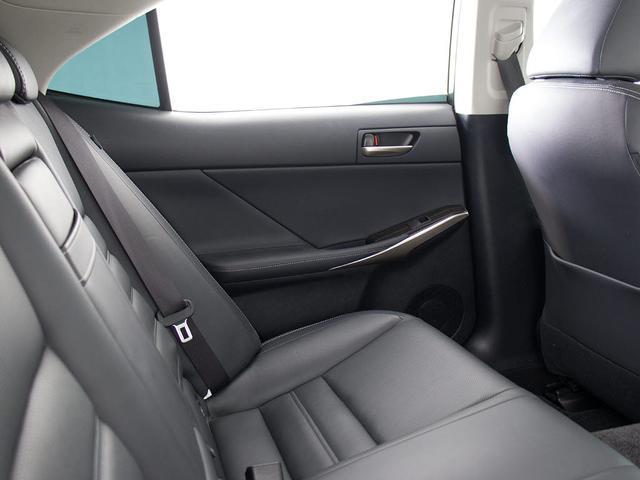 LEXUS IS IS300H VERSION L