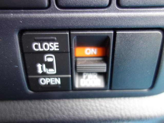TOYOTA NOAH X