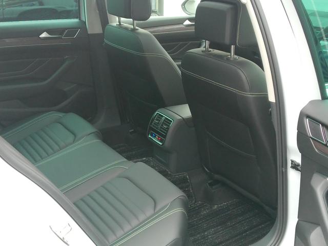 VOLKSWAGEN PASSAT VARIANT TDI ELEGANCE ADVANCE