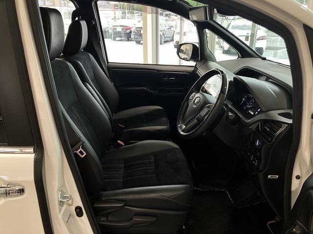 TOYOTA ESQUIRE HYBRID GI PREMIUM PACKAGE BLACK TAILORED