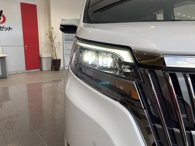 TOYOTA ESQUIRE HYBRID GI PREMIUM PACKAGE BLACK TAILORED