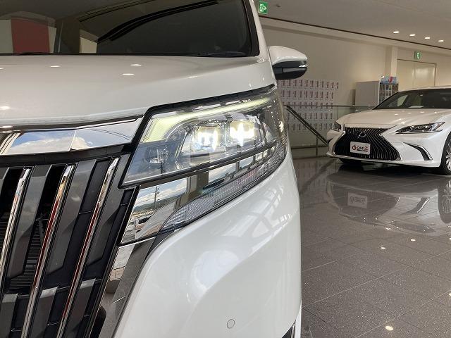 TOYOTA ESQUIRE HYBRID GI PREMIUM PACKAGE BLACK TAILORED