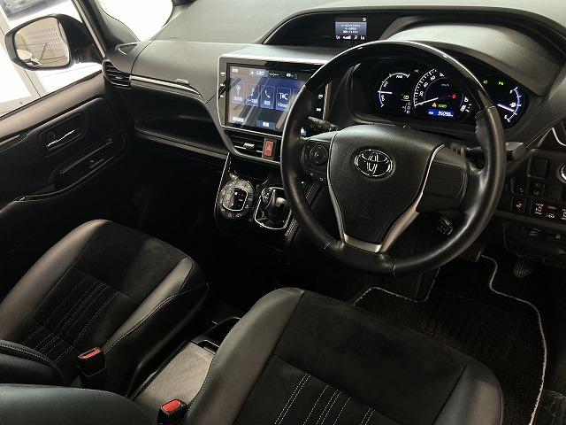 TOYOTA ESQUIRE HYBRID GI PREMIUM PACKAGE BLACK TAILORED