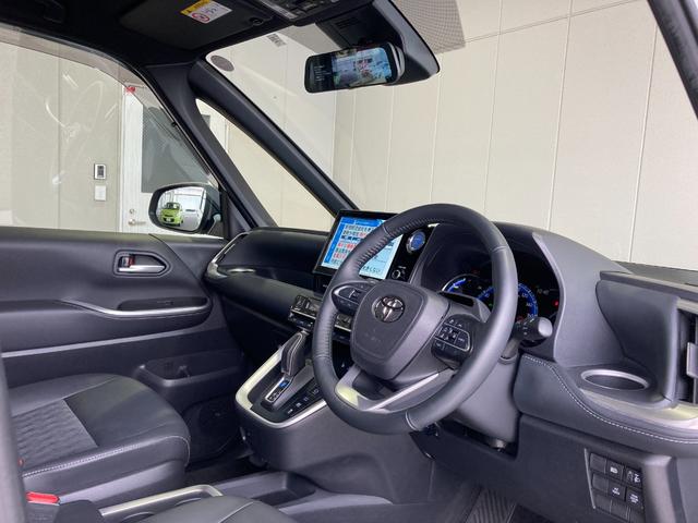 TOYOTA NOAH HYBRID S-Z