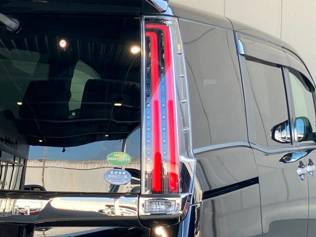 TOYOTA NOAH HYBRID SI WxB II