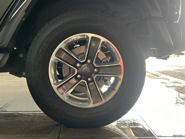 CHRYSLER JEEP JEEP WRANGLER UNLIMITED SAHARA