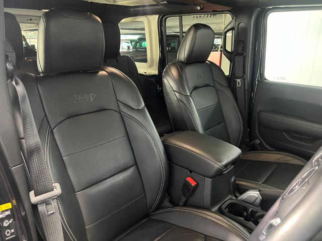 CHRYSLER JEEP JEEP WRANGLER UNLIMITED SAHARA