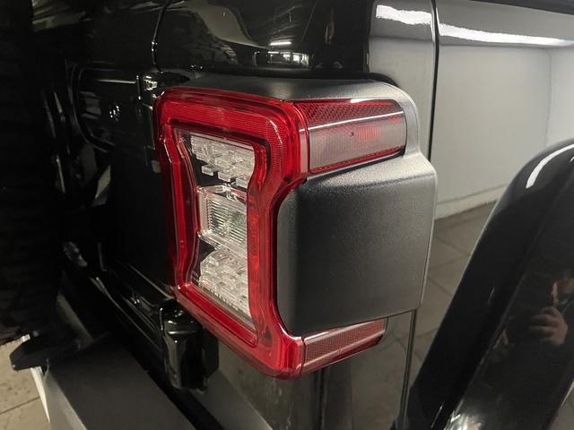 CHRYSLER JEEP JEEP WRANGLER UNLIMITED SAHARA