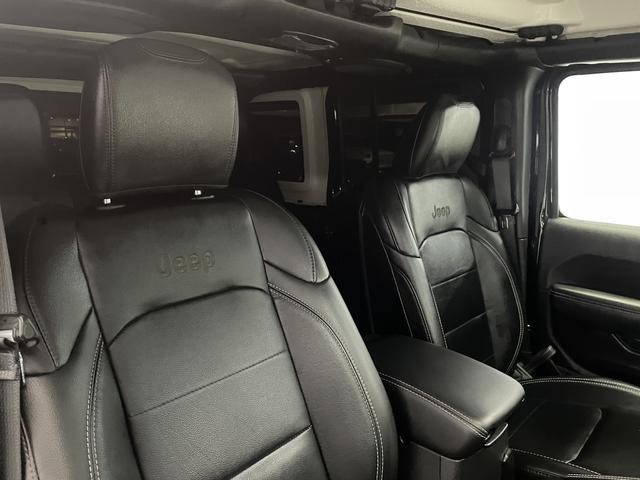 CHRYSLER JEEP JEEP WRANGLER UNLIMITED SAHARA