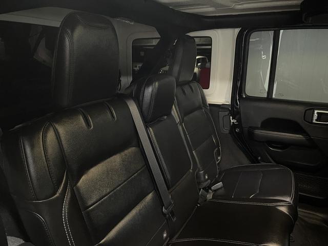 CHRYSLER JEEP JEEP WRANGLER UNLIMITED SAHARA