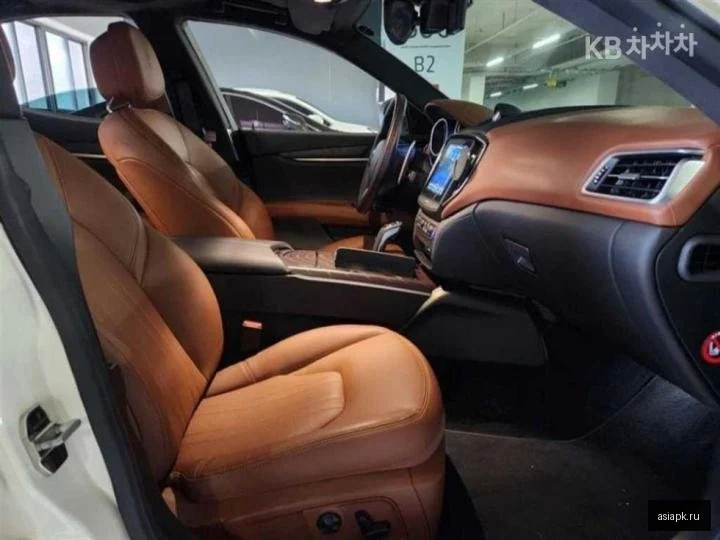 Nissan Aura 3