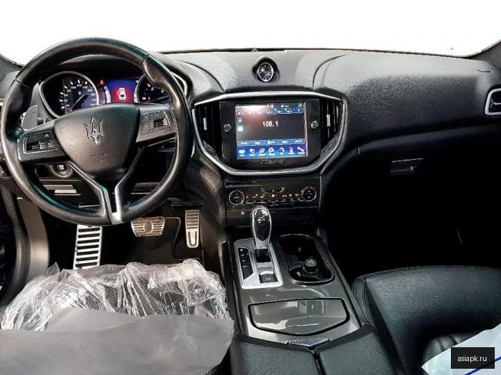 Nissan Aura 5