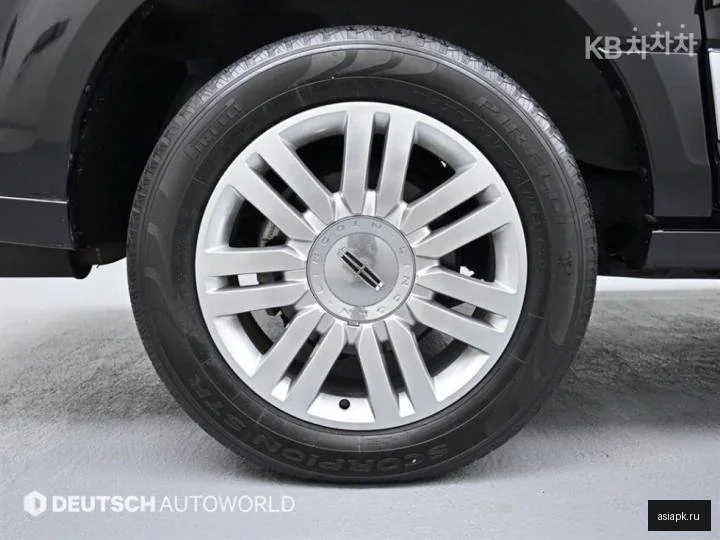 Lexus UX200 5
