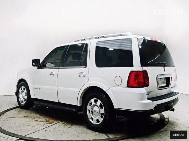 Lexus UX200 3