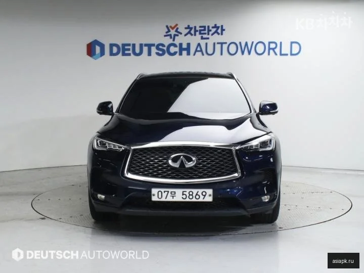 Lexus UX200 3