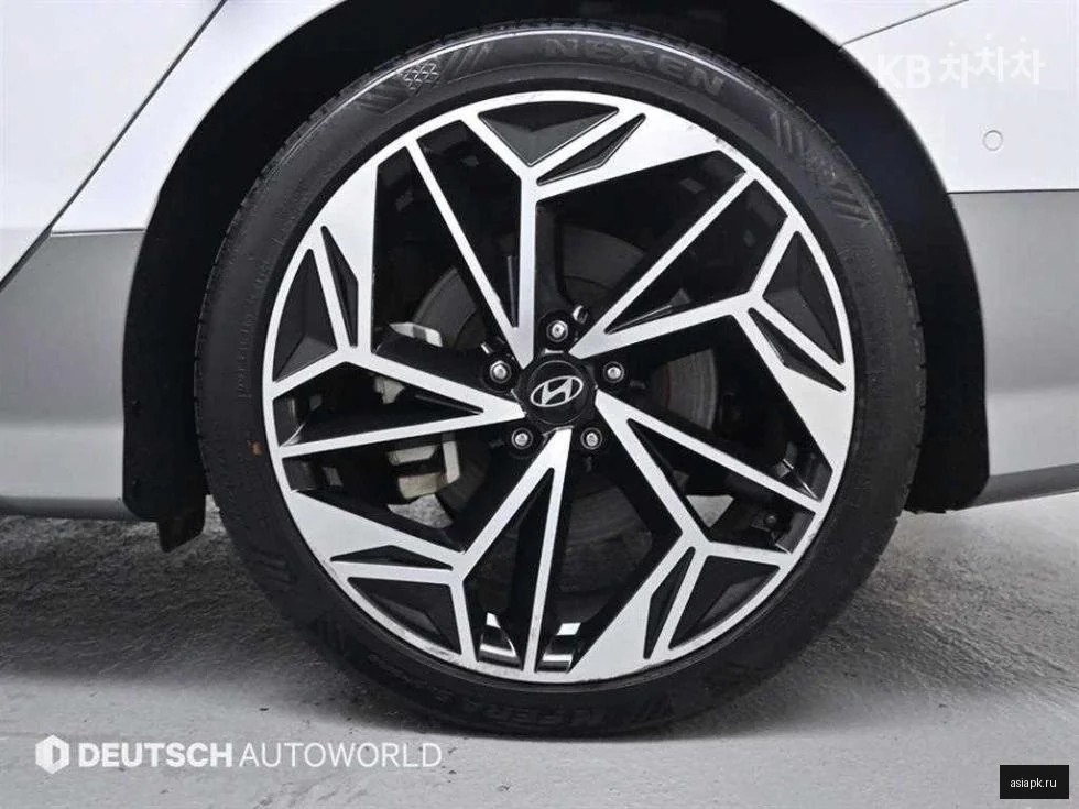 Lexus UX300e 5
