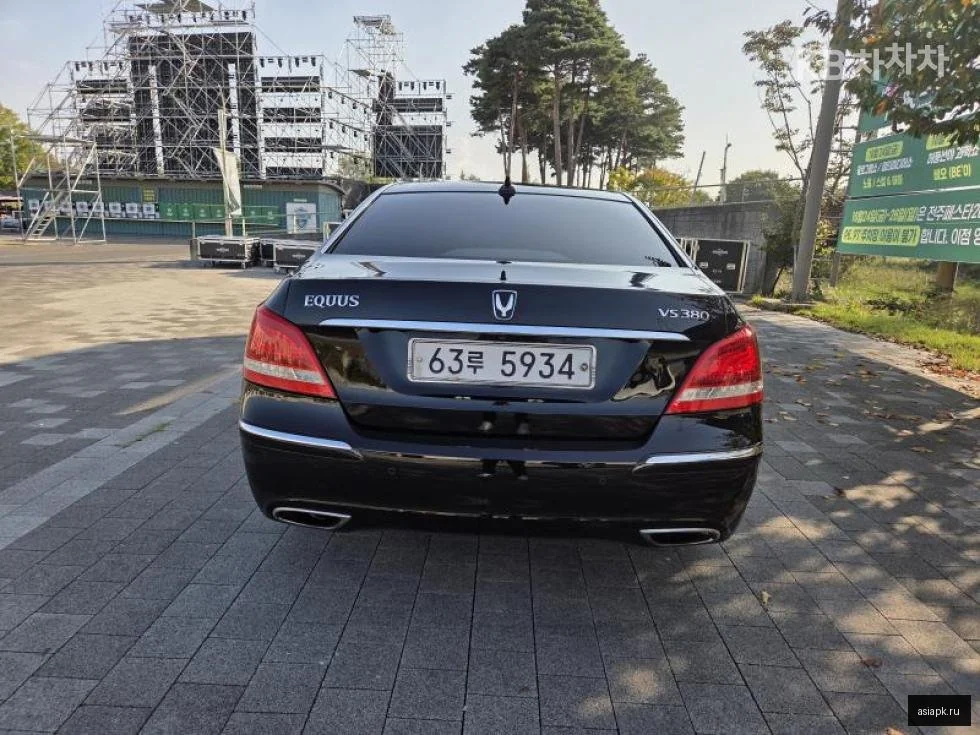 Lexus IS300h 4