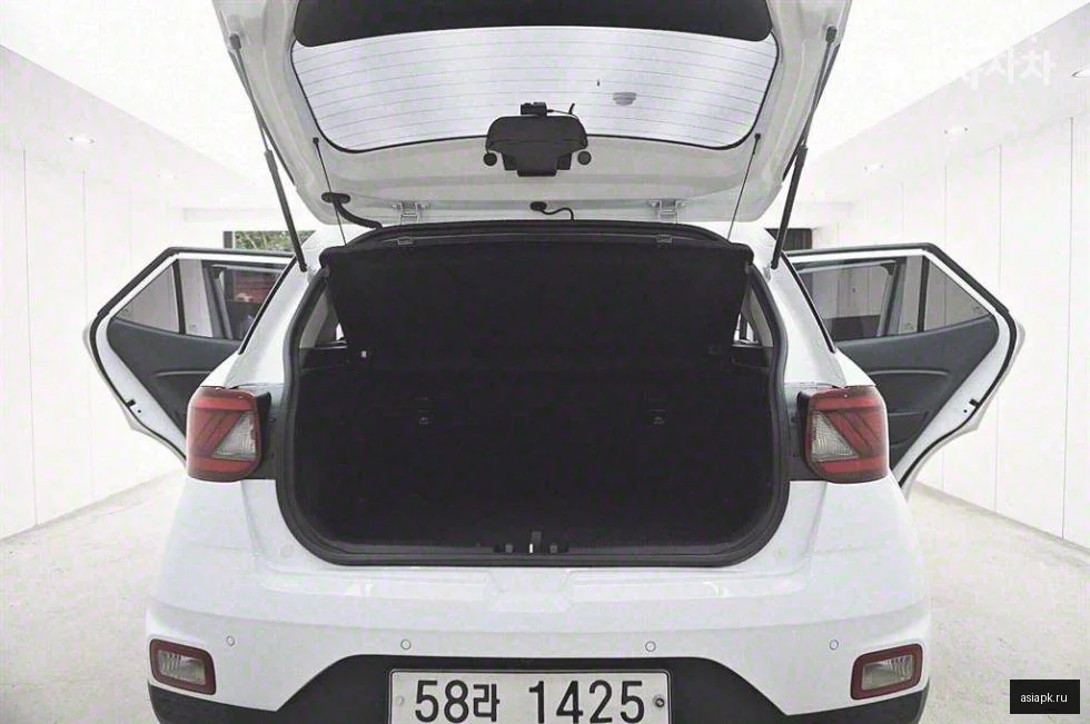 Lexus UX200 4