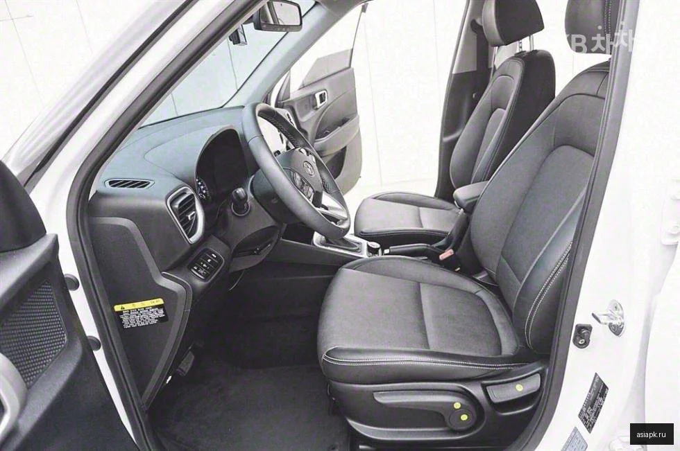 Lexus UX200 5