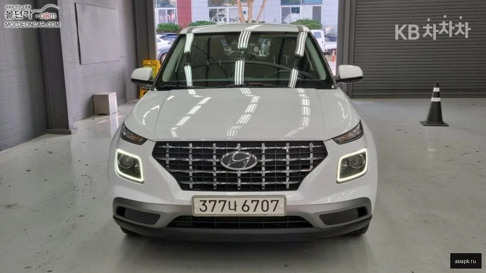 Lexus UX200 3