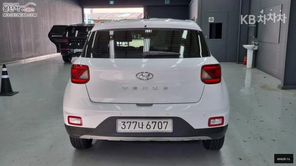 Lexus UX200 4