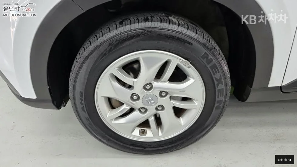Lexus UX200 5