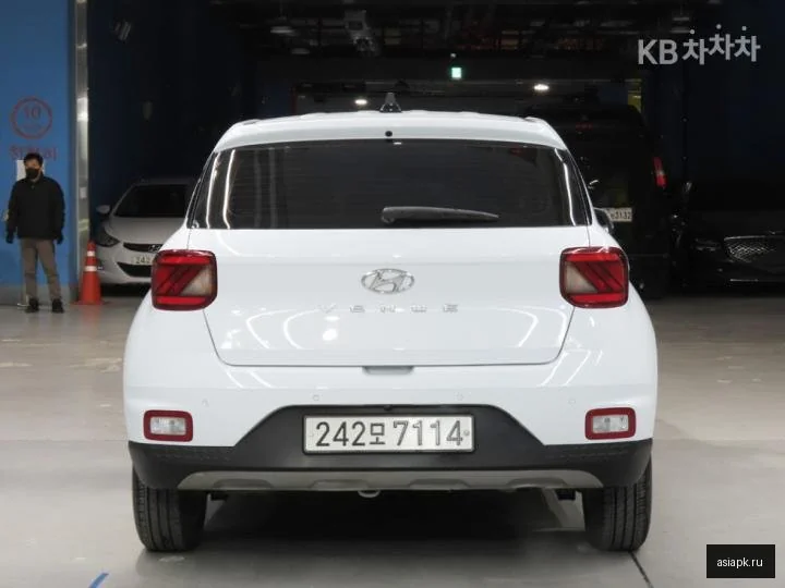 Lexus UX300e 4