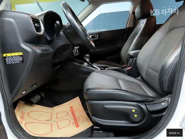 Lexus UX300e 6