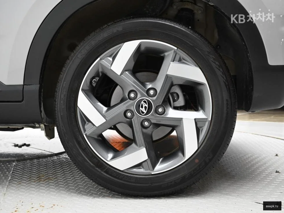 Nissan AD 5