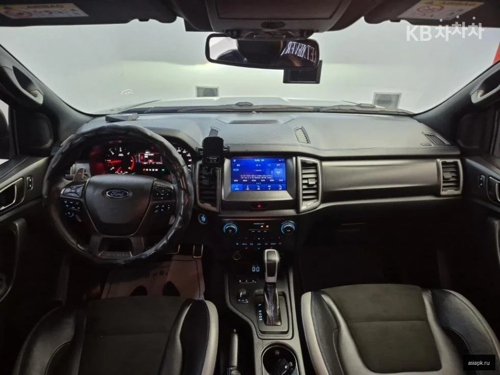 Lexus UX300e 5