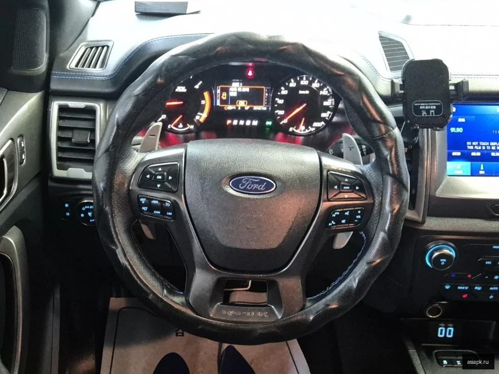 Lexus UX300e 6