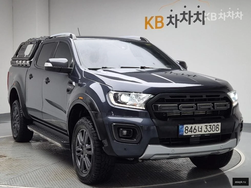Lexus UX200 4