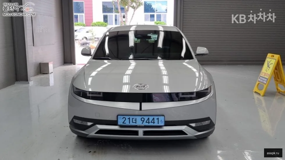 Lexus UX200 3