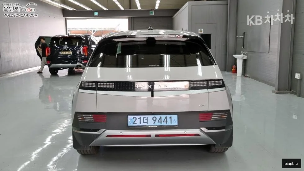 Lexus UX200 4