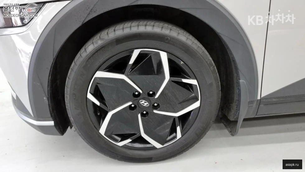 Lexus UX200 5