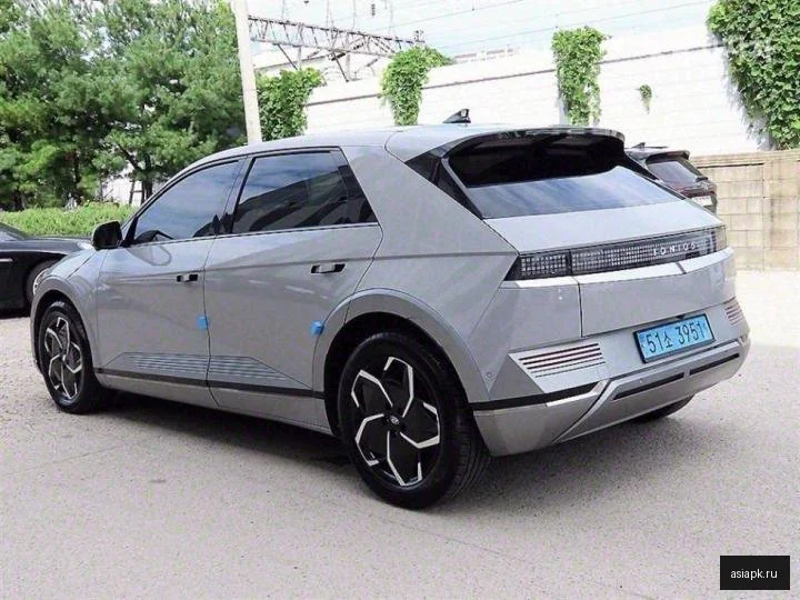 Lexus UX200 3