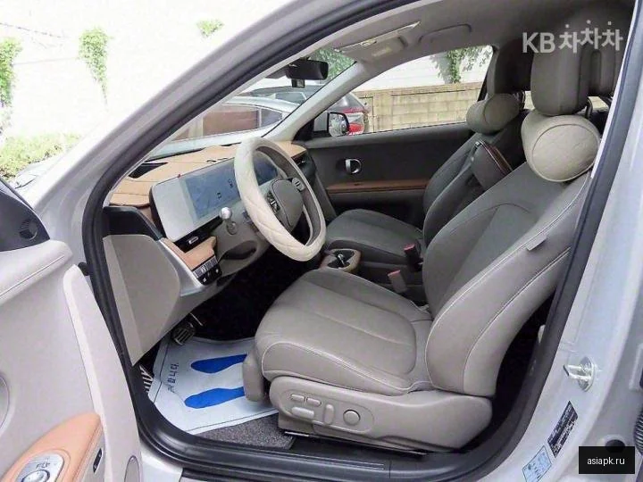 Lexus UX200 5