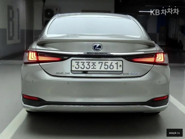 Lexus NX300h 3