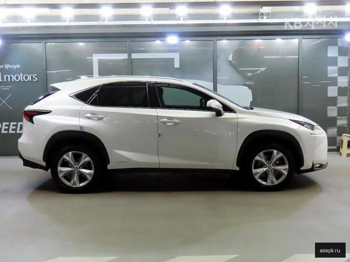 Lexus IS300h 3