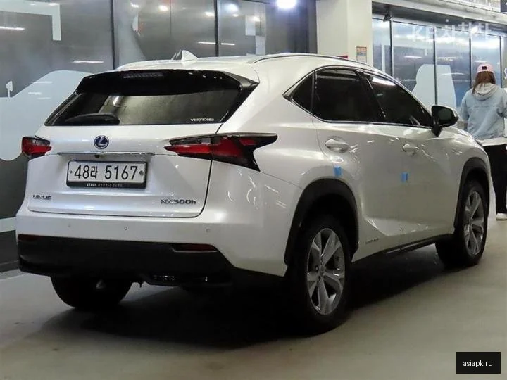 Lexus IS300h 4
