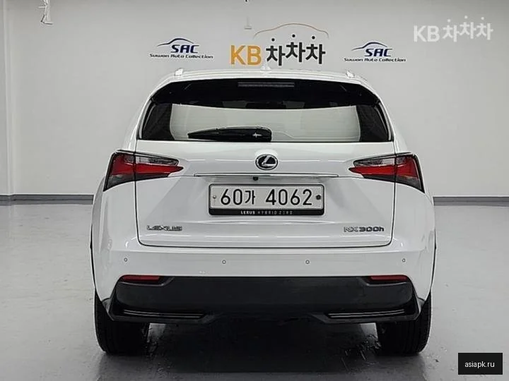 Lexus IS300h 3