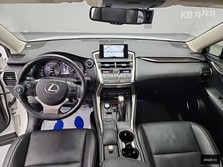 Lexus IS300h 6