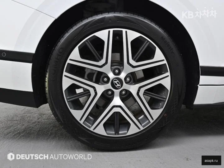 Lexus UX250h 6