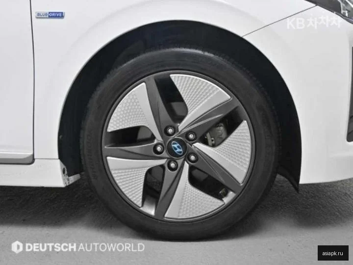 Lexus UX250h 5