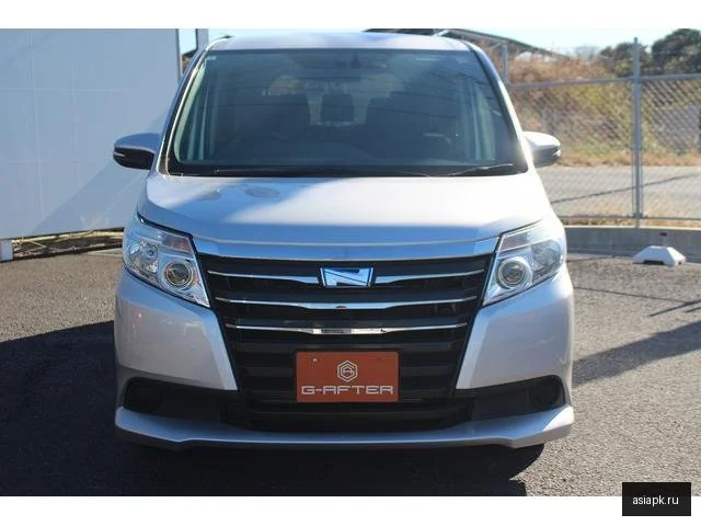 Toyota Noah 3